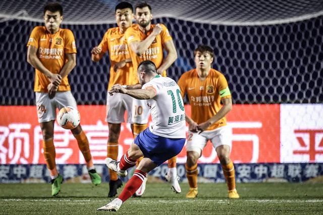 齐麟17分新疆胜宁波 盖利40+7+8山东险胜天津